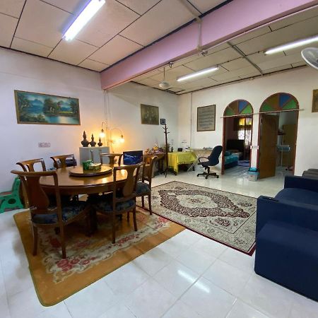 Aryaty Stay Pantai Batu Buruk Kuala Terengganu Exterior foto